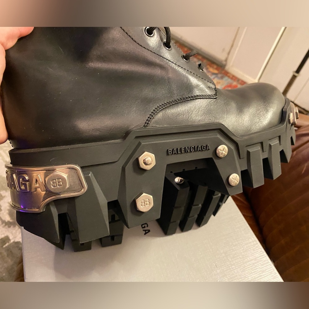 BALENCIAGA BULLDOZER LACE-UP BOOT IN BLACK - Picture 8 of 13